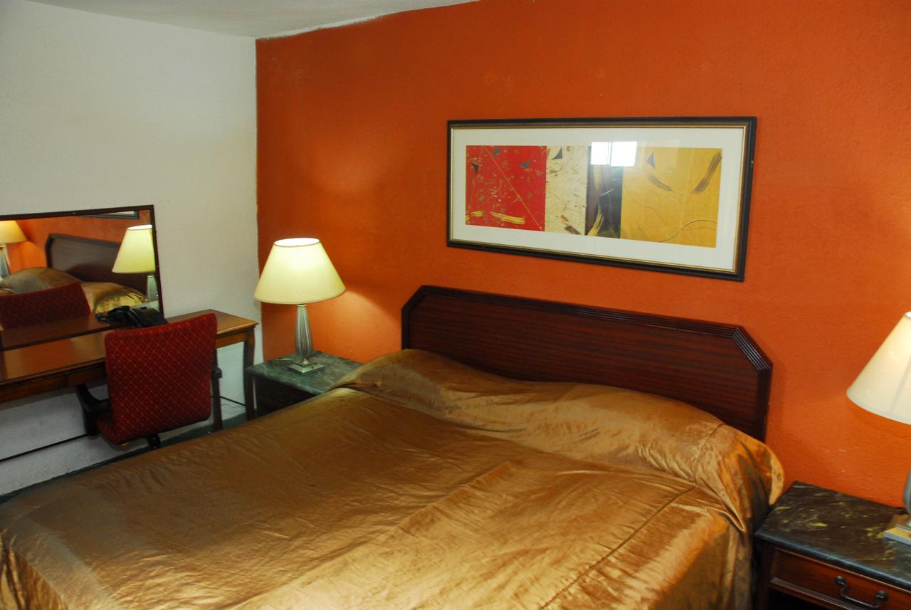 Habitación con cama extragrande.